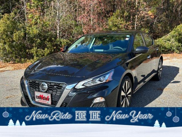 photo of 2022 Nissan Altima 2.5 SV