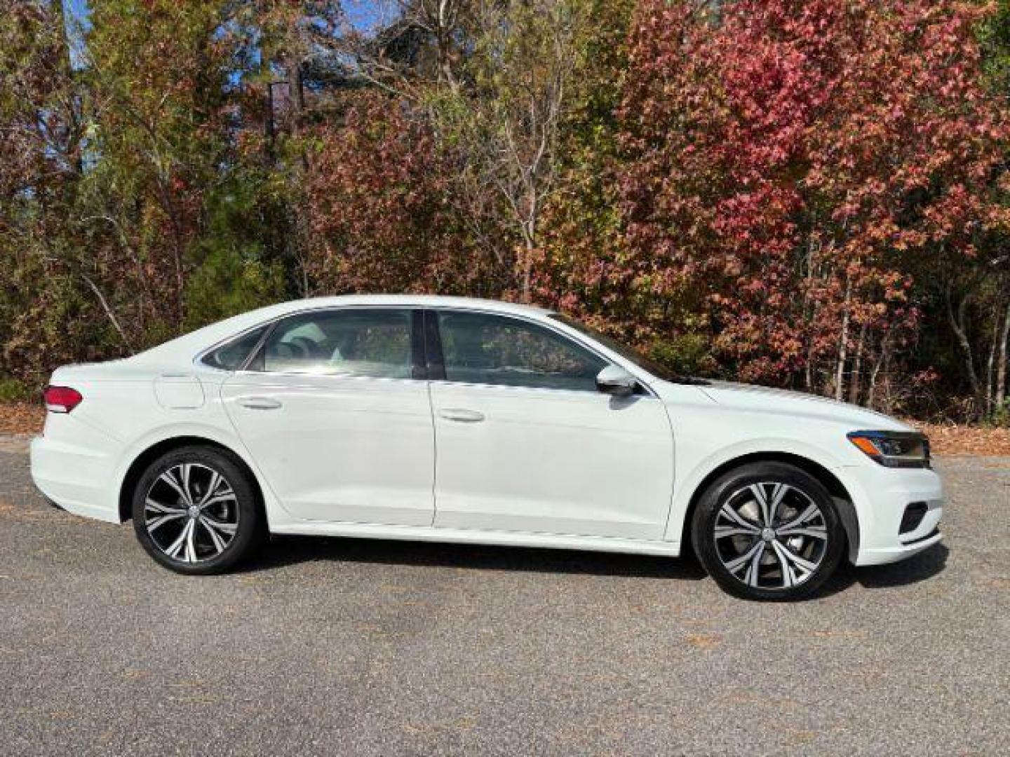 2021 /BLACK LEATHER Volkswagen Passat SE (1VWSA7A31MC) with an 2.0L L4 DOHC 16V engine, 6-Speed Automatic transmission, located at 2761 East Hwy 501, Conway, SC, 29526, (843) 331-1151, 33.781528, -78.989883 - 2021 Volkswagen Passat SE - Photo#2