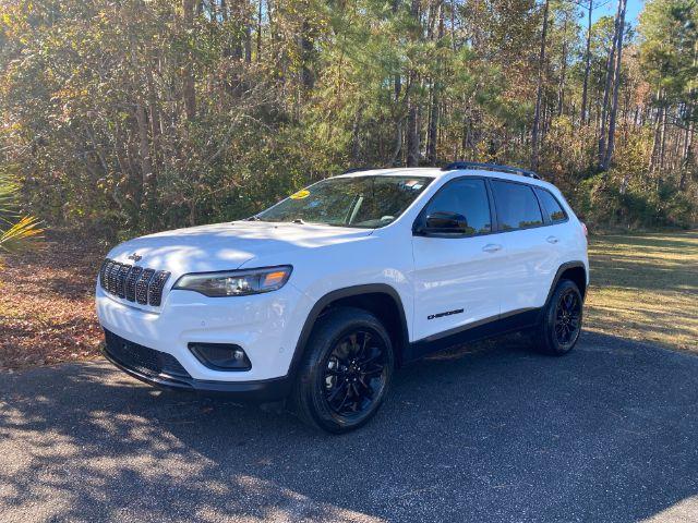 photo of 2023 Jeep Cherokee Latitude Lux 4WD