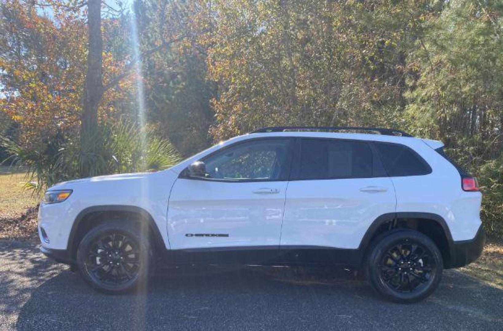 2023 /Black Jeep Cherokee Latitude Lux 4WD (1C4PJMMB7PD) with an 2.4L L4 DOHC 16V engine, 9-Speed Automatic transmission, located at 9146 Ocean Hwy West, Calabash, NC, 28467, (910) 579-1110, 33.928635, -78.576157 - 2023 Jeep Cherokee Latitude Lux 4WD - Photo#2