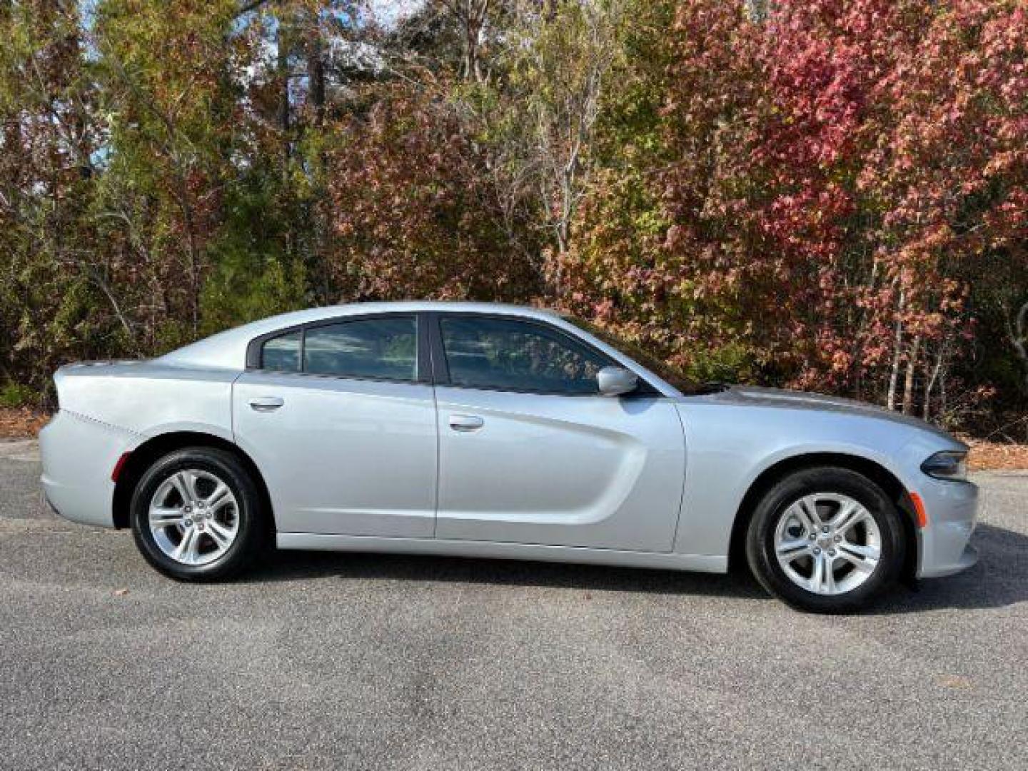 2022 /BLACK LEATHER Dodge Charger SXT (2C3CDXBGXNH) with an 3.6L V6 DOHC 24V engine, 8-Speed Automatic transmission, located at 2761 East Hwy 501, Conway, SC, 29526, (843) 331-1151, 33.781528, -78.989883 - 2022 Dodge Charger SXT - Photo#2