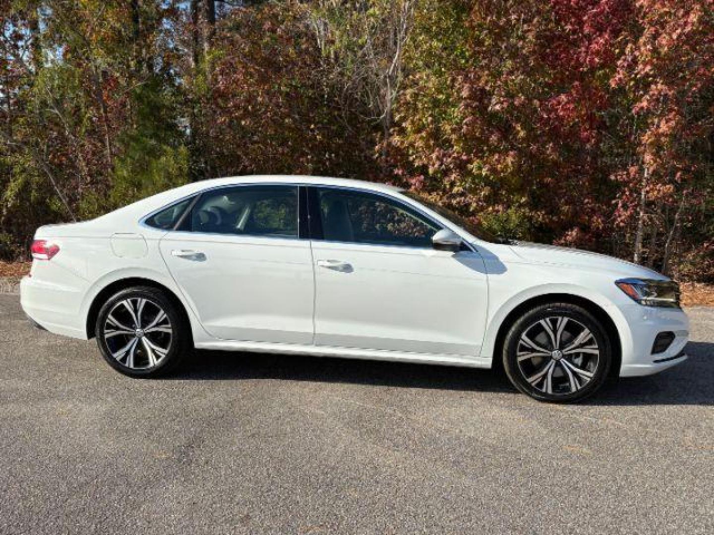 2022 /Titan Black Volkswagen Passat SE (1VWSA7A30NC) with an 2.0L L4 DOHC 16V engine, 6-Speed Automatic transmission, located at 2761 East Hwy 501, Conway, SC, 29526, (843) 331-1151, 33.781528, -78.989883 - 2022 Volkswagen Passat SE - Photo#2