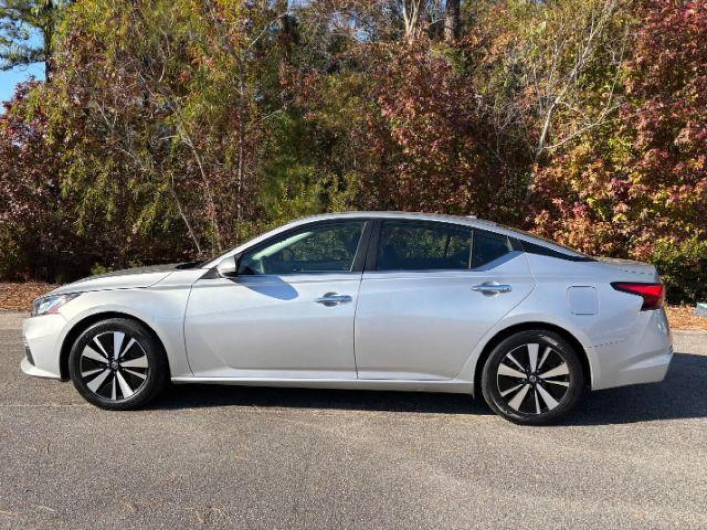 2022 /Charcoal Nissan Altima 2.5 SV (1N4BL4DV4NN) with an 2.5L L4 DOHC 16V engine, Continuously Variable Transmission transmission, located at 2761 East Hwy 501, Conway, SC, 29526, (843) 331-1151, 33.781528, -78.989883 - 2022 Nissan Altima 2.5 SV - Photo#1