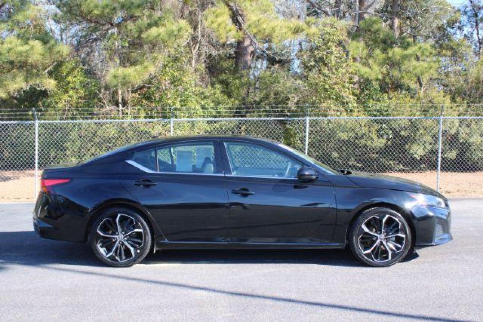 2023 Nissan Altima 2.5 SR (1N4BL4CV8PN) with an 2.5L L4 DOHC 16V engine, Continuously Variable Transmission transmission, located at 3598 James B White Hwy South, Whiteville, NC, 28472, (910) 642-3196, 34.294846, -78.732613 - 2023 Nissan Altima 2.5 SR - Photo#4