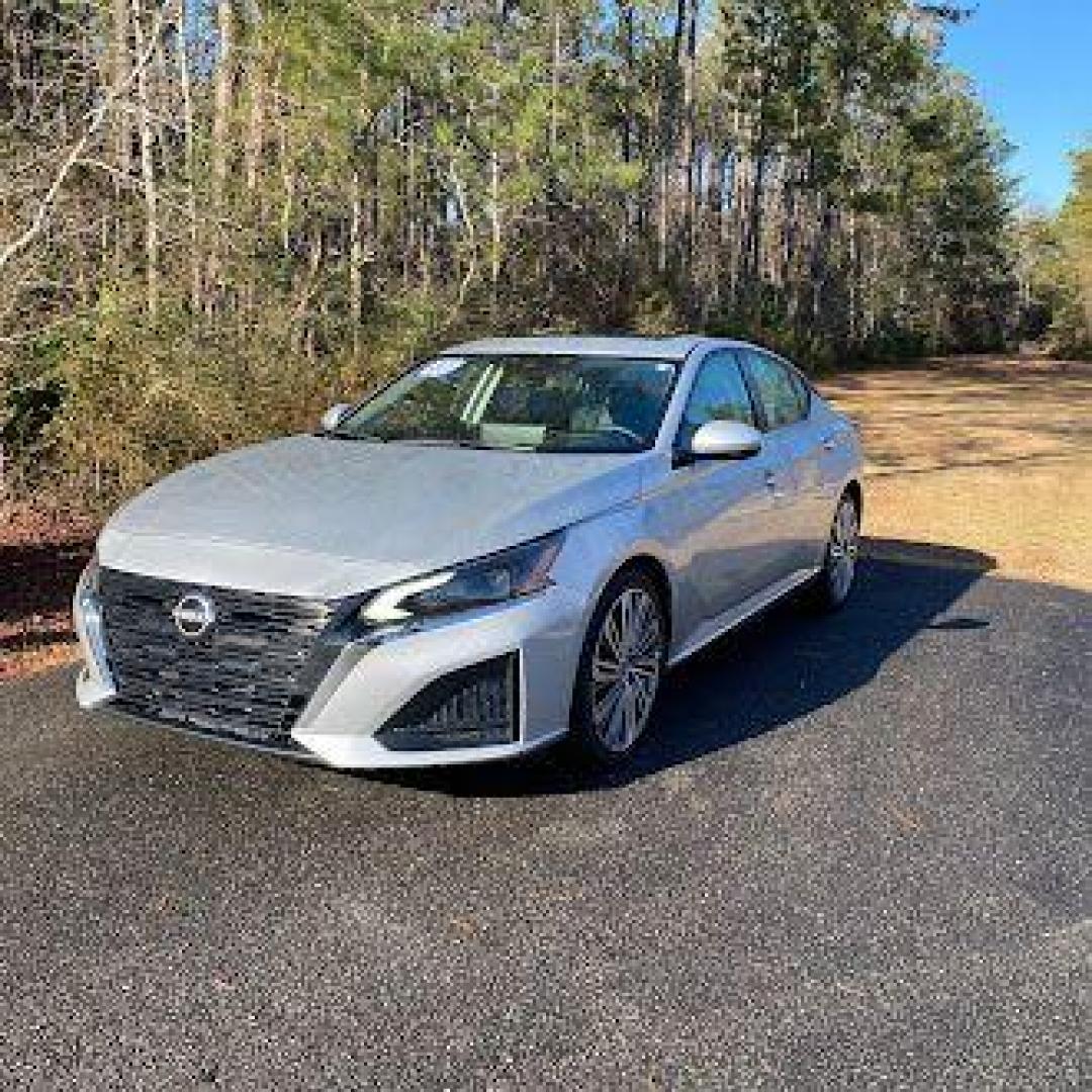 2023 Nissan Altima 2.5 SL (1N4BL4EV4PN) with an 2.5L L4 DOHC 16V engine, Continuously Variable Transmission transmission, located at 9146 Ocean Hwy West, Calabash, NC, 28467, (910) 579-1110, 33.928635, -78.576157 - 2023 Nissan Altima 2.5 SL - Photo#8