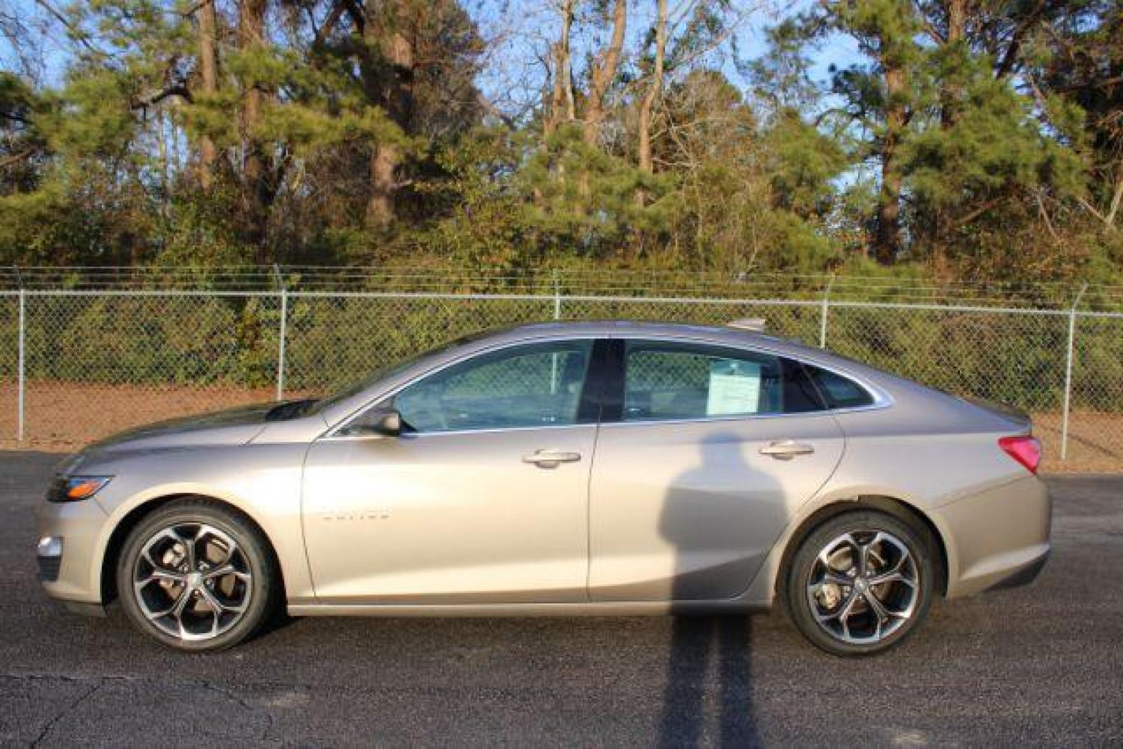 2022 Chevrolet Malibu LT (1G1ZD5ST6NF) with an 1.5L L4 DOHC 16V engine, 6-Speed Automatic transmission, located at 3598 James B White Hwy South, Whiteville, NC, 28472, (910) 642-3196, 34.294846, -78.732613 - 2022 Chevrolet Malibu LT - Photo#3