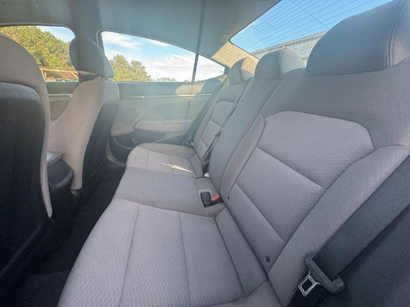 2020 /GRAY CLOTH Hyundai Elantra SEL (5NPD84LF3LH) with an 1.8L L4 DOHC 16V engine, 6-Speed Automatic transmission, located at 2761 East Hwy 501, Conway, SC, 29526, (843) 331-1151, 33.781528, -78.989883 - 2020 Hyundai Elantra SEL - Photo#7