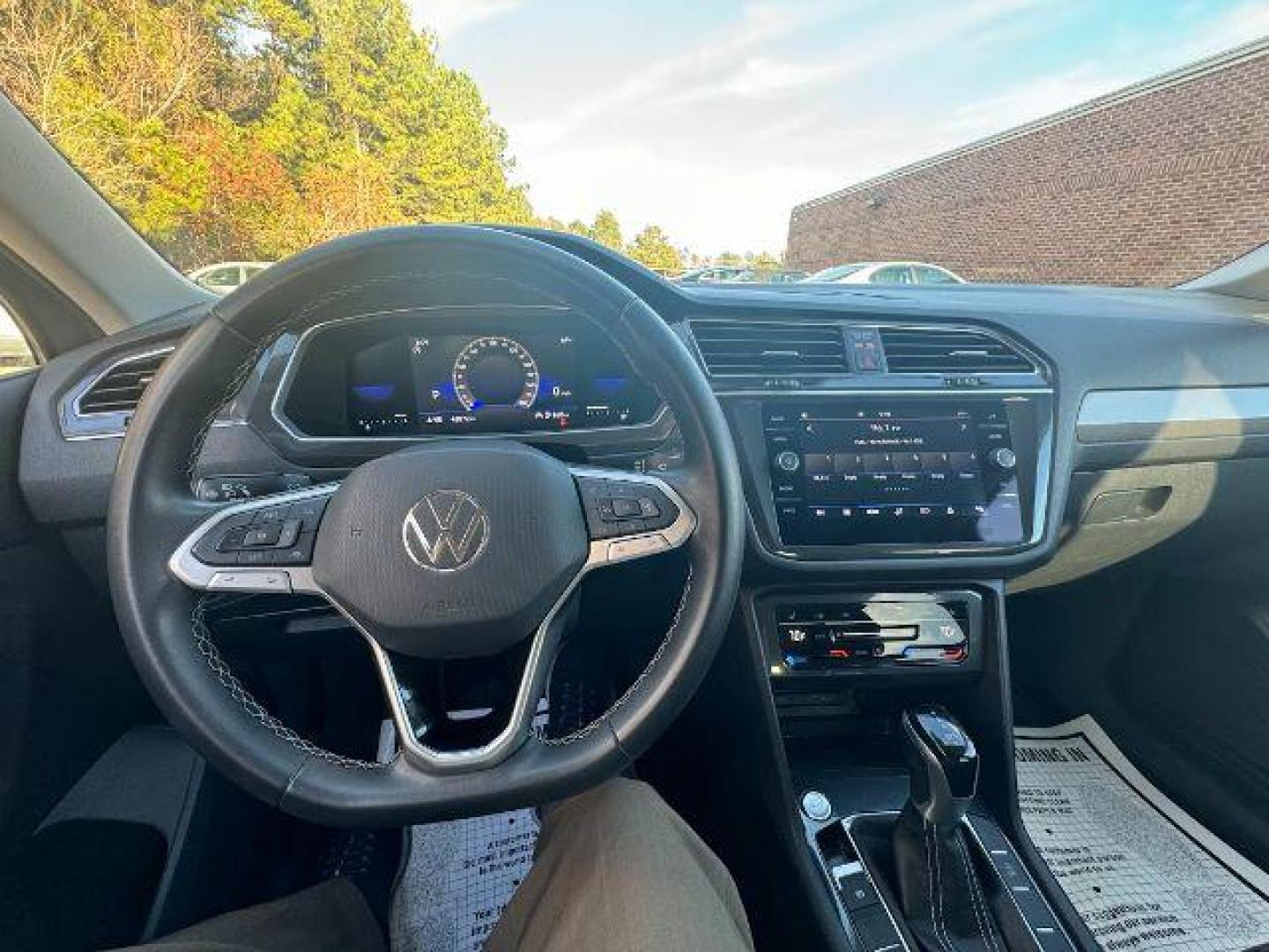 2022 /BLACK LEATHER Volkswagen Tiguan SE (3VV3B7AX6NM) with an 2.0L L4 DOHC 16V TURBO engine, 8-Speed Automatic transmission, located at 2761 East Hwy 501, Conway, SC, 29526, (843) 331-1151, 33.781528, -78.989883 - 2022 Volkswagen Tiguan SE - Photo#7