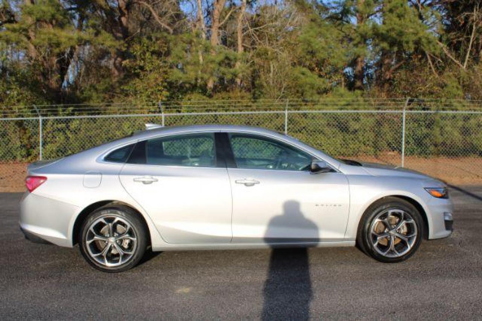 2022 Chevrolet Malibu LT (1G1ZD5ST6NF) with an 1.5L L4 DOHC 16V engine, 6-Speed Automatic transmission, located at 3598 James B White Hwy South, Whiteville, NC, 28472, (910) 642-3196, 34.294846, -78.732613 - 2022 Chevrolet Malibu LT - Photo#4