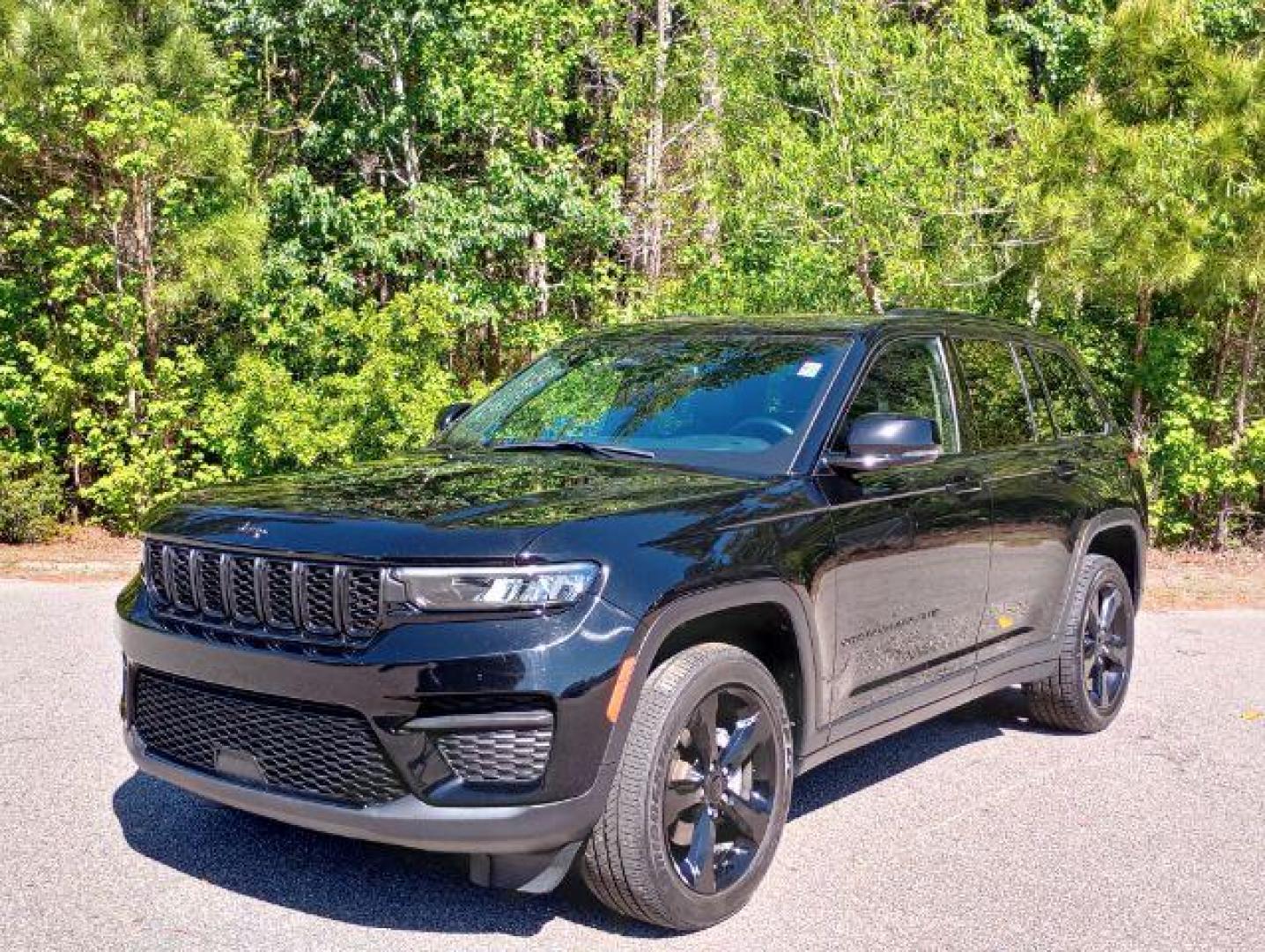 2022 /Global Black Jeep Grand Cherokee Laredo E 2WD (1C4RJGAG8N8) with an 3.6L V6 DOHC 24V engine, 8-Speed Automatic transmission, located at 9146 Ocean Hwy West, Calabash, NC, 28467, (910) 579-1110, 33.928635, -78.576157 - 2022 Jeep Grand Cherokee Laredo E 2WD - Photo#1