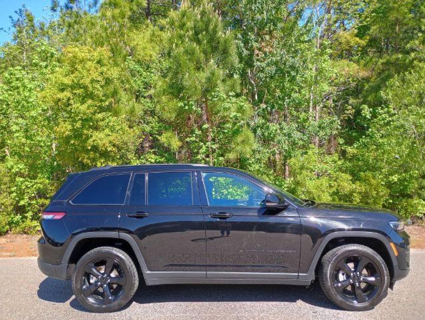 2022 /Global Black Jeep Grand Cherokee Laredo E 2WD (1C4RJGAG8N8) with an 3.6L V6 DOHC 24V engine, 8-Speed Automatic transmission, located at 9146 Ocean Hwy West, Calabash, NC, 28467, (910) 579-1110, 33.928635, -78.576157 - 2022 Jeep Grand Cherokee Laredo E 2WD - Photo#2