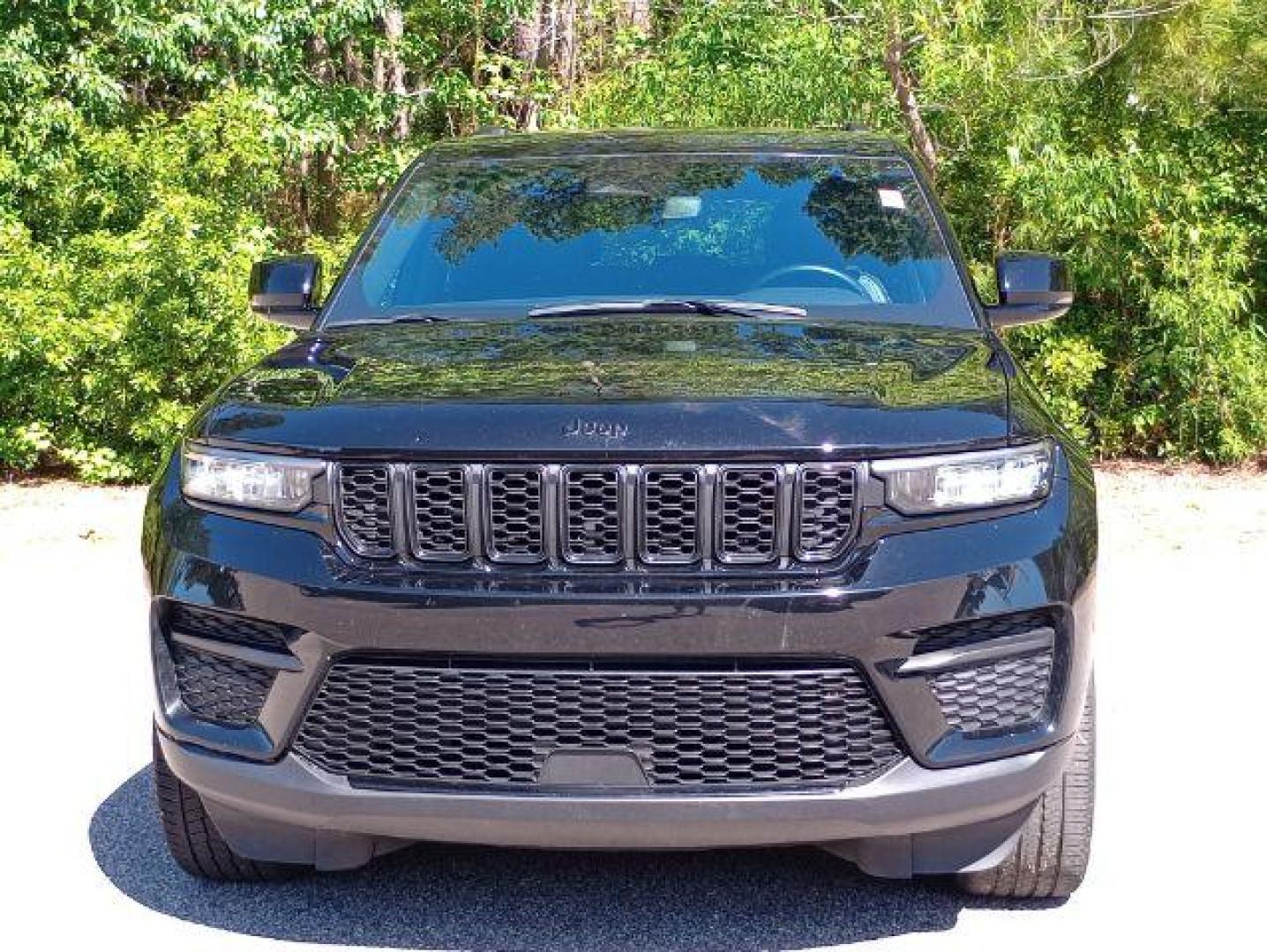 2022 /Global Black Jeep Grand Cherokee Laredo E 2WD (1C4RJGAG8N8) with an 3.6L V6 DOHC 24V engine, 8-Speed Automatic transmission, located at 9146 Ocean Hwy West, Calabash, NC, 28467, (910) 579-1110, 33.928635, -78.576157 - 2022 Jeep Grand Cherokee Laredo E 2WD - Photo#3