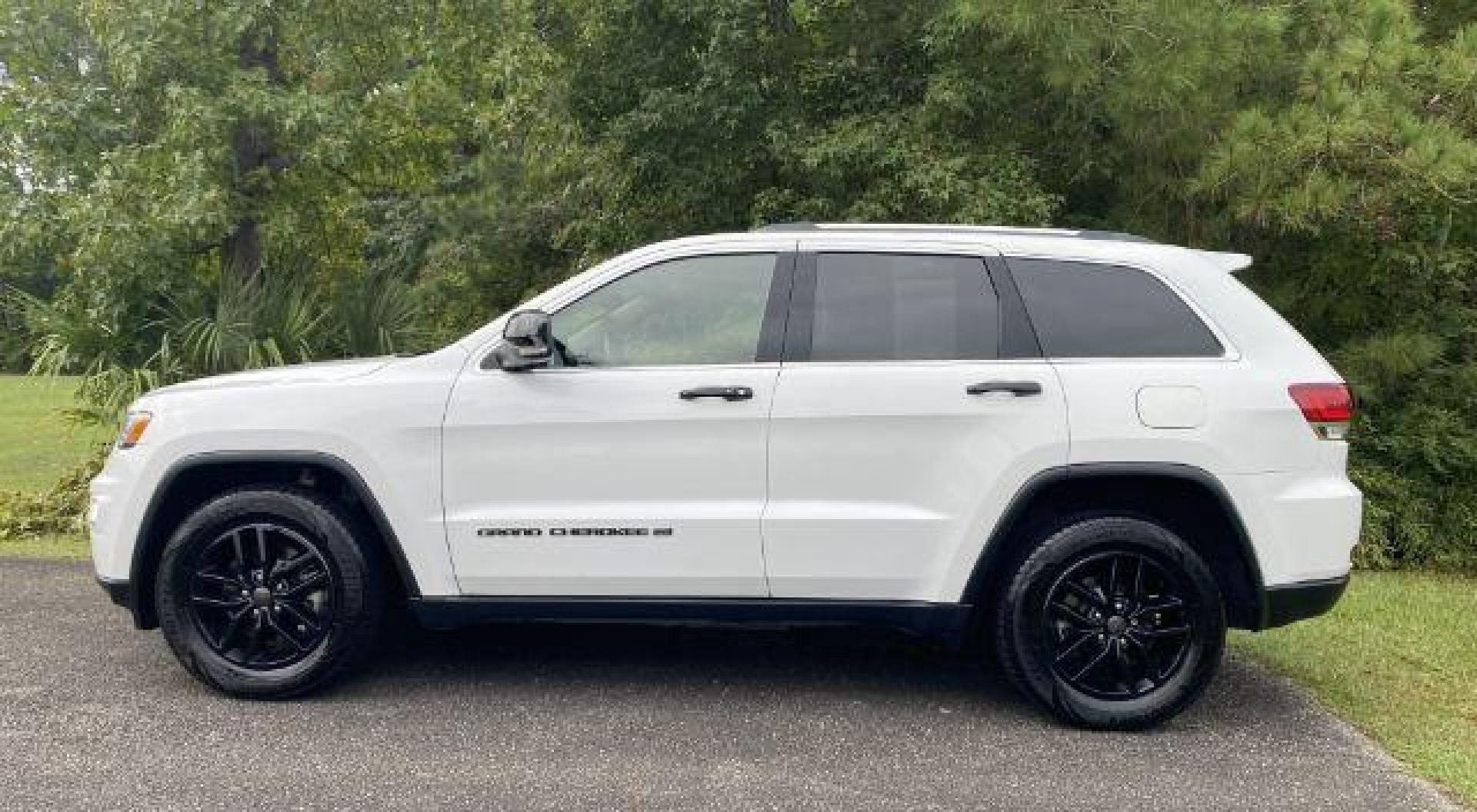 2022 /LIGHT FROST BEIGE LEATHER Jeep Grand Cherokee WK Limited 2WD (1C4RJEBG1NC) with an 3.6L V6 DOHC 24V engine, 8-Speed Automatic transmission, located at 9146 Ocean Hwy West, Calabash, NC, 28467, (910) 579-1110, 33.928635, -78.576157 - 2022 Jeep Grand Cherokee WK Limited 2WD - Photo#2