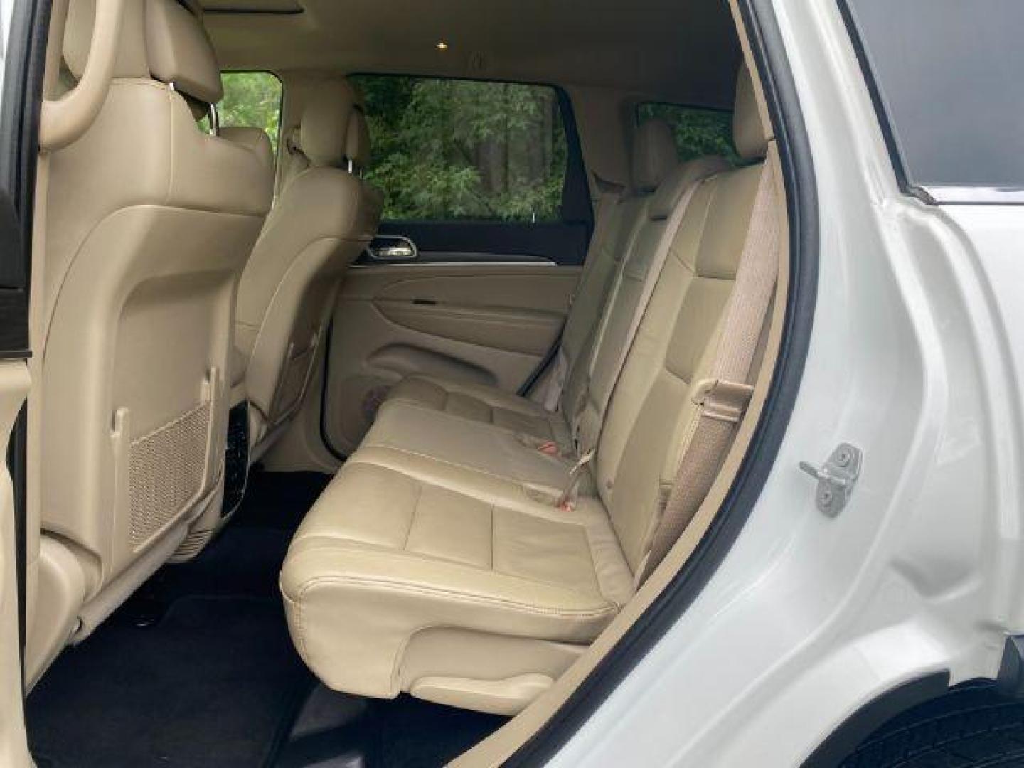 2022 /LIGHT FROST BEIGE LEATHER Jeep Grand Cherokee WK Limited 2WD (1C4RJEBG1NC) with an 3.6L V6 DOHC 24V engine, 8-Speed Automatic transmission, located at 9146 Ocean Hwy West, Calabash, NC, 28467, (910) 579-1110, 33.928635, -78.576157 - 2022 Jeep Grand Cherokee WK Limited 2WD - Photo#7