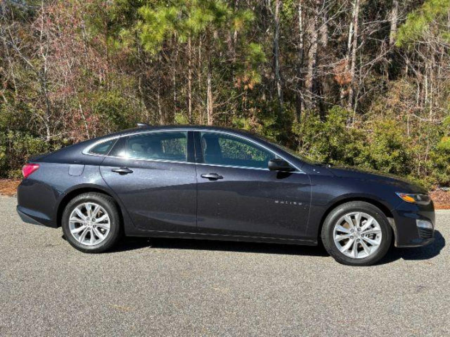 2022 /Jet Black Chevrolet Malibu LT (1G1ZD5STXNF) with an 1.5L L4 DOHC 16V engine, 6-Speed Automatic transmission, located at 2761 East Hwy 501, Conway, SC, 29526, (843) 331-1151, 33.781528, -78.989883 - 2022 Chevrolet Malibu LT - Photo#2