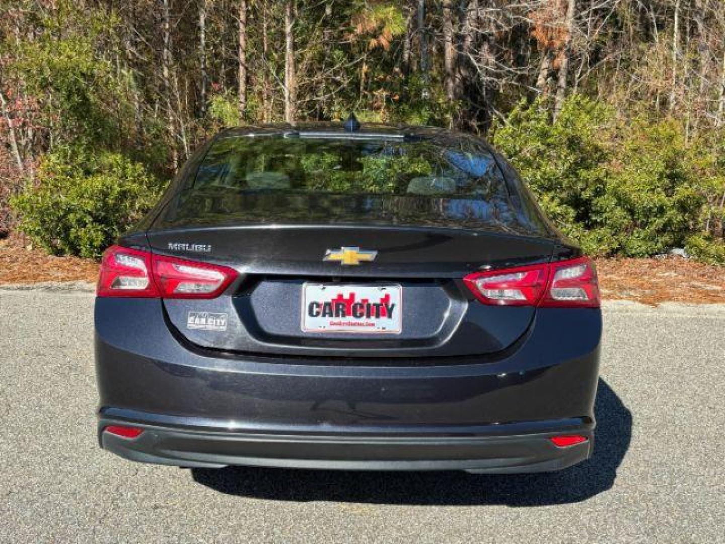 2022 /Jet Black Chevrolet Malibu LT (1G1ZD5STXNF) with an 1.5L L4 DOHC 16V engine, 6-Speed Automatic transmission, located at 2761 East Hwy 501, Conway, SC, 29526, (843) 331-1151, 33.781528, -78.989883 - 2022 Chevrolet Malibu LT - Photo#4