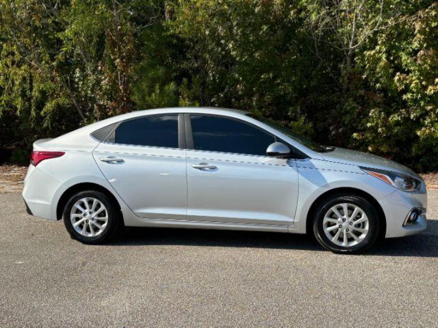 2022 /Black Hyundai Accent SEL 4-Door 6A (3KPC24A64NE) with an 1.6L L4 DOHC 16V engine, 6-Speed Automatic transmission, located at 2761 East Hwy 501, Conway, SC, 29526, (843) 331-1151, 33.781528, -78.989883 - 2022 Hyundai Accent SEL 4-Door 6A - Photo#2