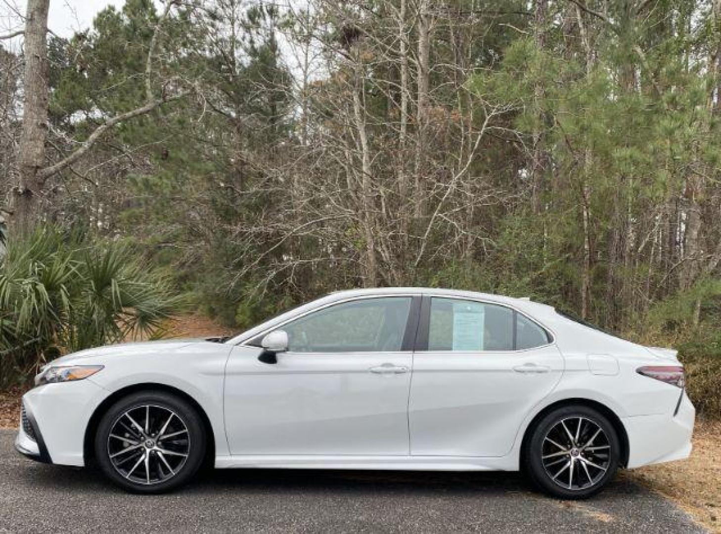 2022 Toyota Camry SE (4T1G11AK7NU) with an 2.5L L4 DOHC 16V engine, 8-Speed Automatic transmission, located at 9146 Ocean Hwy West, Calabash, NC, 28467, (910) 579-1110, 33.928635, -78.576157 - 2022 Toyota Camry SE - Photo#2