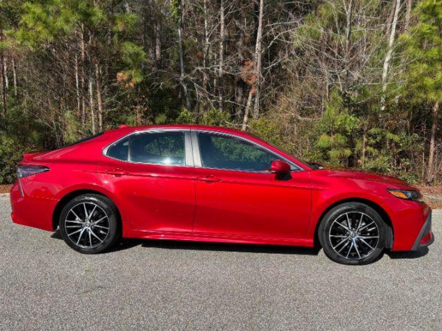 2021 /Black, leatherette/cloth Toyota Camry SE (4T1G11AK6MU) with an 2.5L L4 DOHC 16V engine, 8-Speed Automatic transmission, located at 2761 East Hwy 501, Conway, SC, 29526, (843) 331-1151, 33.781528, -78.989883 - 2021 Toyota Camry SE - Photo#2