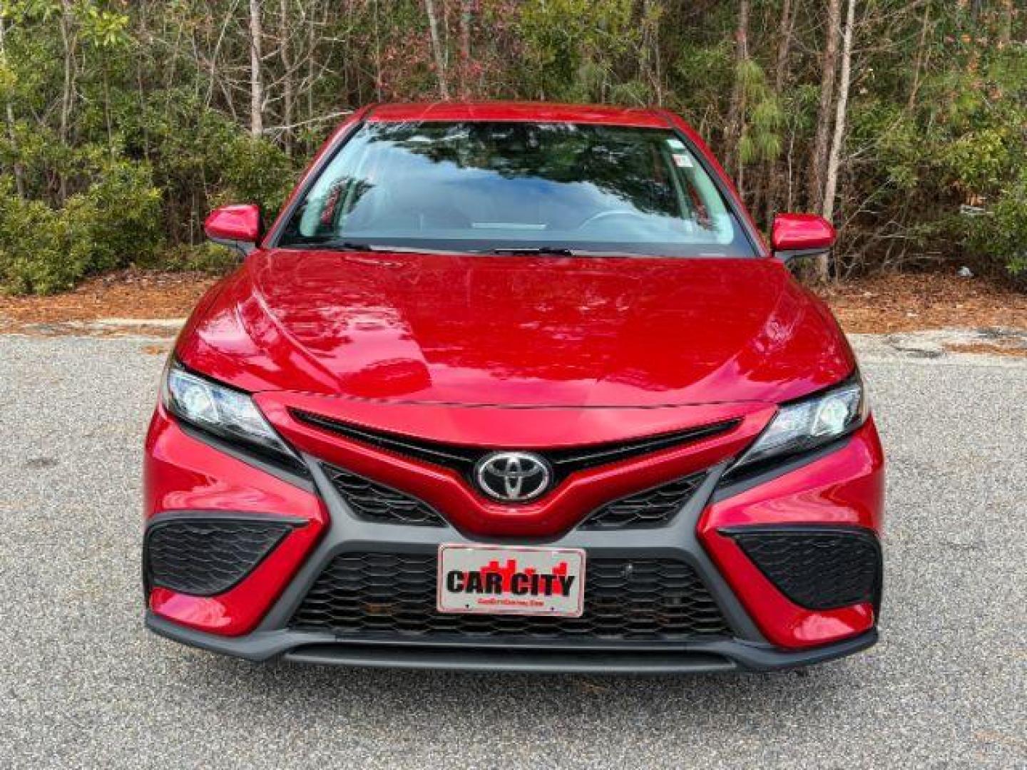 2021 /Black, leatherette/cloth Toyota Camry SE (4T1G11AK6MU) with an 2.5L L4 DOHC 16V engine, 8-Speed Automatic transmission, located at 2761 East Hwy 501, Conway, SC, 29526, (843) 331-1151, 33.781528, -78.989883 - 2021 Toyota Camry SE - Photo#3