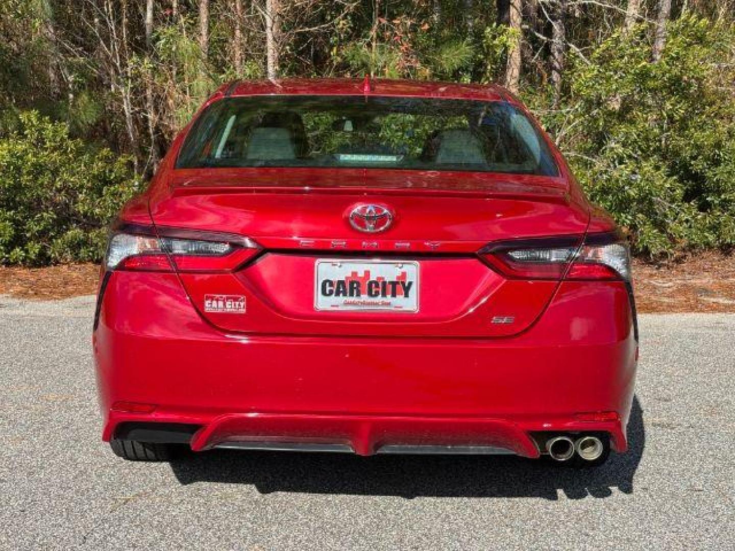 2021 /Black, leatherette/cloth Toyota Camry SE (4T1G11AK6MU) with an 2.5L L4 DOHC 16V engine, 8-Speed Automatic transmission, located at 2761 East Hwy 501, Conway, SC, 29526, (843) 331-1151, 33.781528, -78.989883 - 2021 Toyota Camry SE - Photo#4