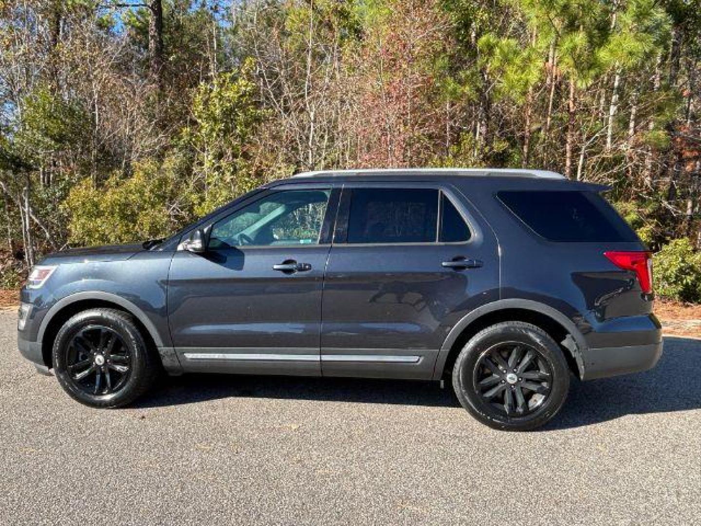 2017 /Ebony Black, premium Ford Explorer XLT FWD (1FM5K7D84HG) with an 3.5L V6 DOHC 24V engine, 6-Speed Automatic transmission, located at 2761 East Hwy 501, Conway, SC, 29526, (843) 331-1151, 33.781528, -78.989883 - 2017 Ford Explorer XLT FWD - Photo#1