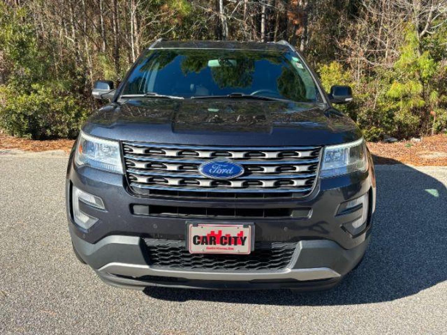 2017 /Ebony Black, premium Ford Explorer XLT FWD (1FM5K7D84HG) with an 3.5L V6 DOHC 24V engine, 6-Speed Automatic transmission, located at 2761 East Hwy 501, Conway, SC, 29526, (843) 331-1151, 33.781528, -78.989883 - 2017 Ford Explorer XLT FWD - Photo#3