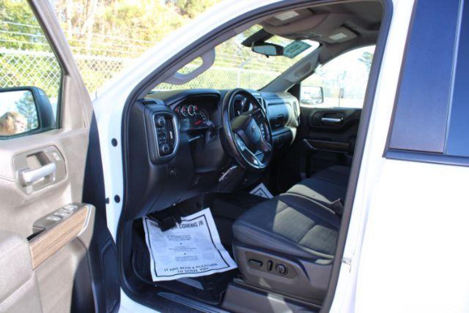 2019 Chevrolet Silverado 1500 RST Double Cab 4WD (1GCRYEEDXKZ) with an 5.3L V8 OHV 16V engine, 6-Speed Automatic transmission, located at 9146 Ocean Hwy West, Calabash, NC, 28467, (910) 579-1110, 33.928635, -78.576157 - 2019 Chevrolet Silverado 1500 RST Double Cab 4WD - Photo#6