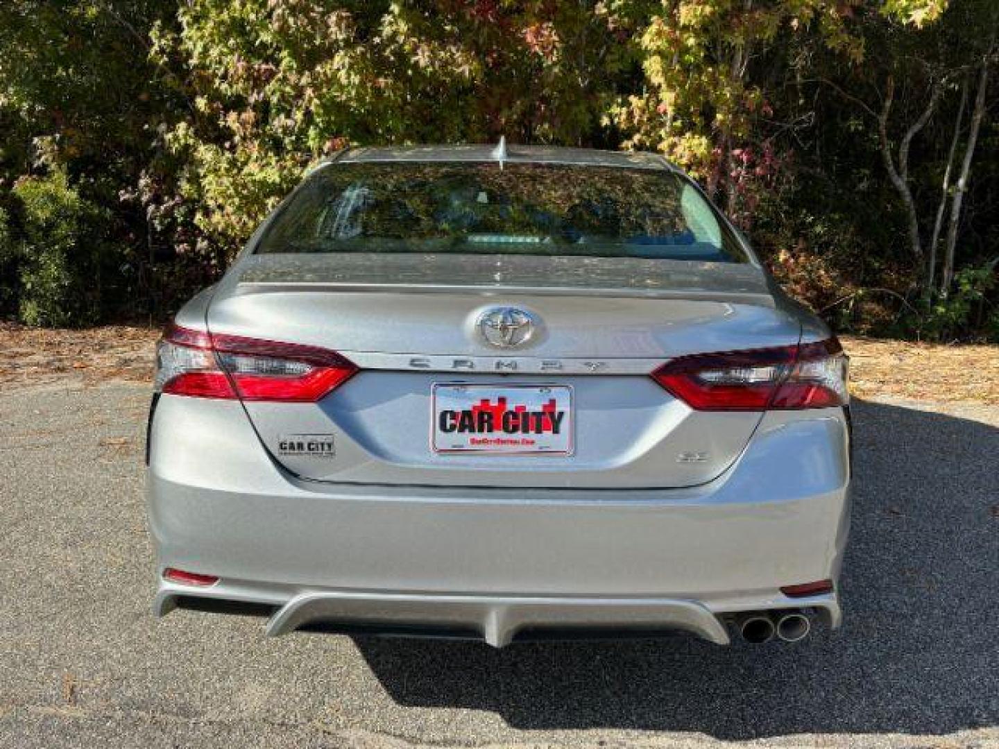 2022 /Black Toyota Camry SE (4T1G11AK4NU) with an 2.5L L4 DOHC 16V engine, 8-Speed Automatic transmission, located at 2761 East Hwy 501, Conway, SC, 29526, (843) 331-1151, 33.781528, -78.989883 - 2022 Toyota Camry SE - Photo#4