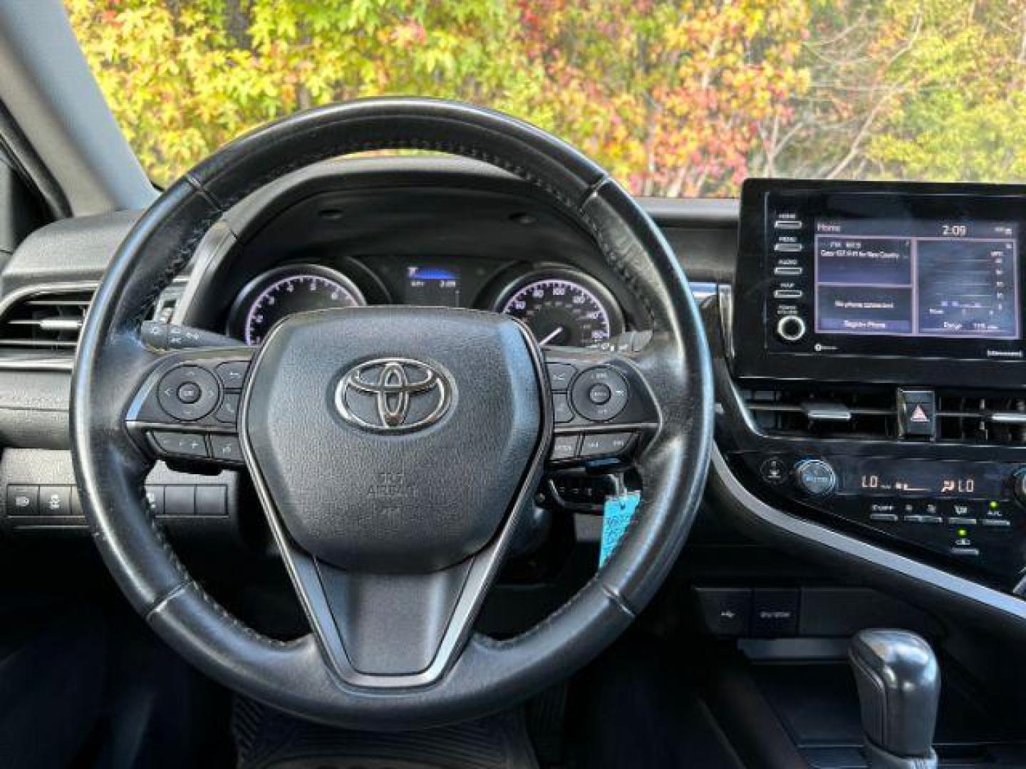 2022 /Black Toyota Camry SE (4T1G11AK4NU) with an 2.5L L4 DOHC 16V engine, 8-Speed Automatic transmission, located at 2761 East Hwy 501, Conway, SC, 29526, (843) 331-1151, 33.781528, -78.989883 - 2022 Toyota Camry SE - Photo#6