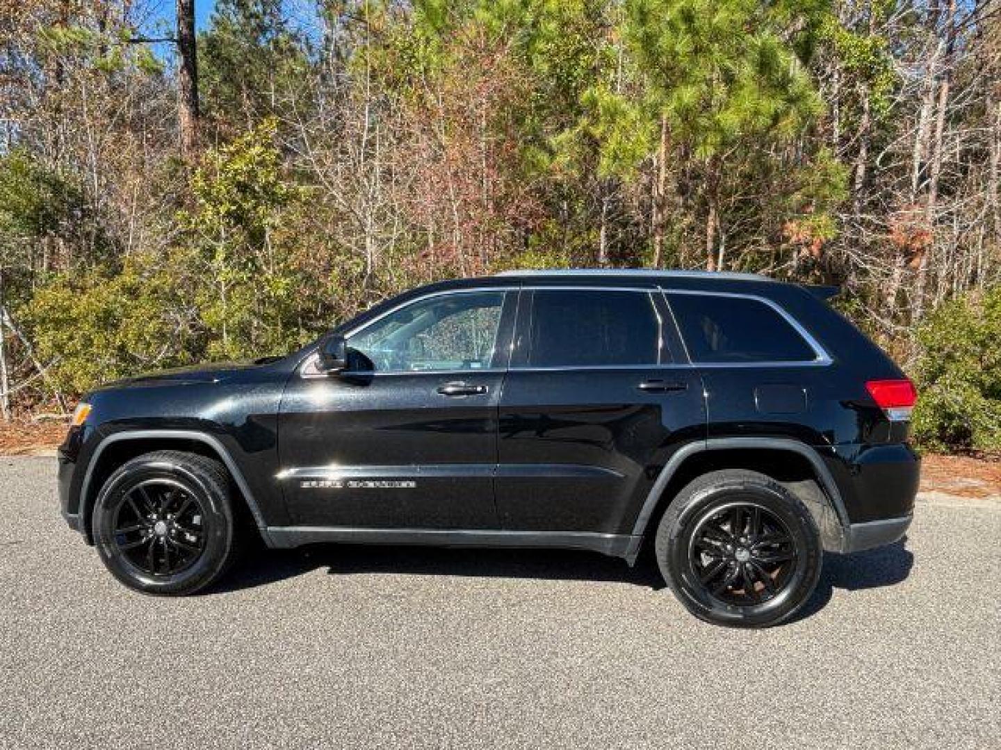 2017 /BLACK LEATHER Jeep Grand Cherokee Laredo 4WD (1C4RJFAG1HC) with an 3.6L V6 DOHC 24V engine, 8-Speed Automatic transmission, located at 2761 East Hwy 501, Conway, SC, 29526, (843) 331-1151, 33.781528, -78.989883 - 2017 Jeep Grand Cherokee Laredo 4WD - Photo#2