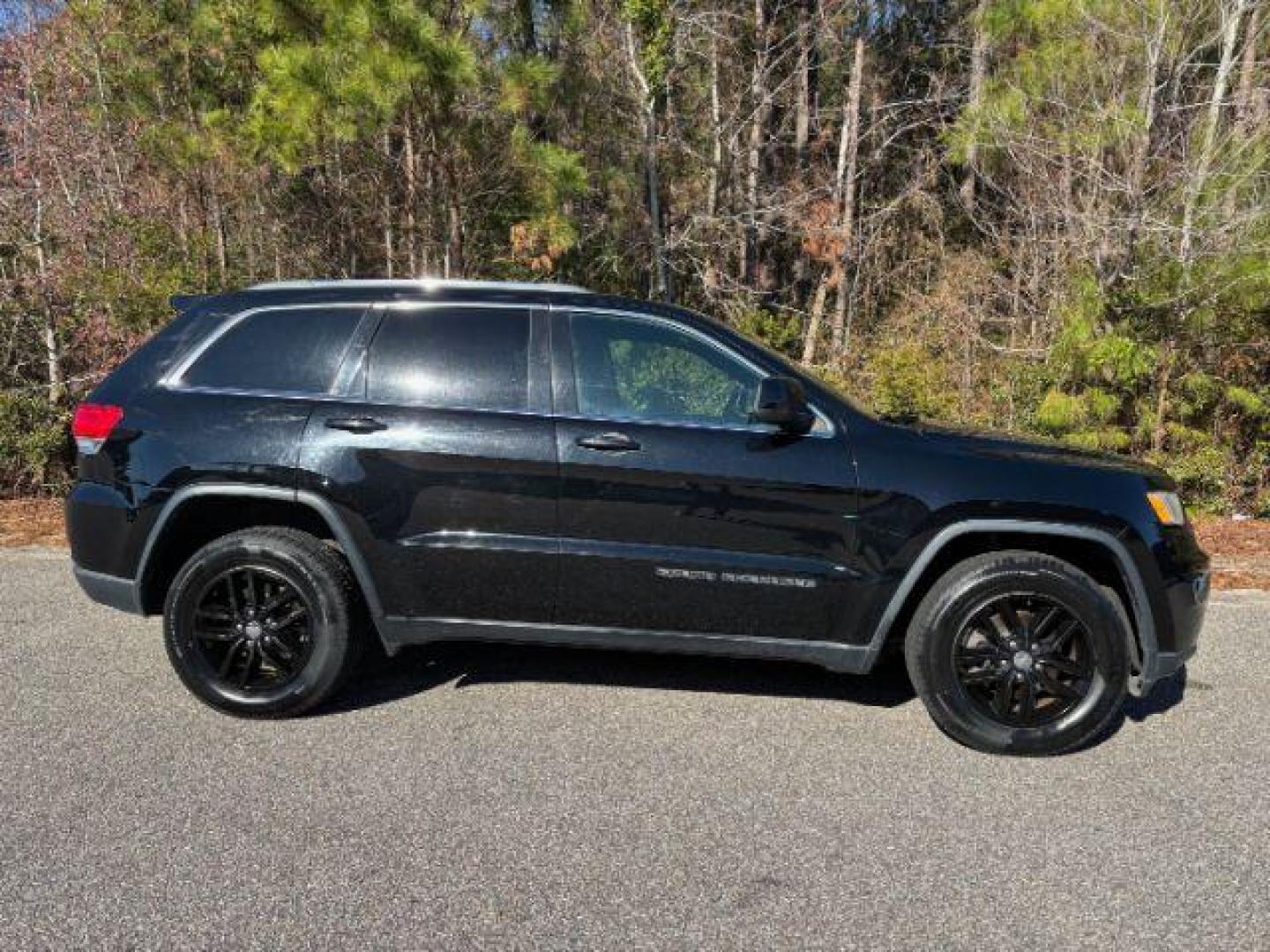 2017 /BLACK LEATHER Jeep Grand Cherokee Laredo 4WD (1C4RJFAG1HC) with an 3.6L V6 DOHC 24V engine, 8-Speed Automatic transmission, located at 2761 East Hwy 501, Conway, SC, 29526, (843) 331-1151, 33.781528, -78.989883 - 2017 Jeep Grand Cherokee Laredo 4WD - Photo#3