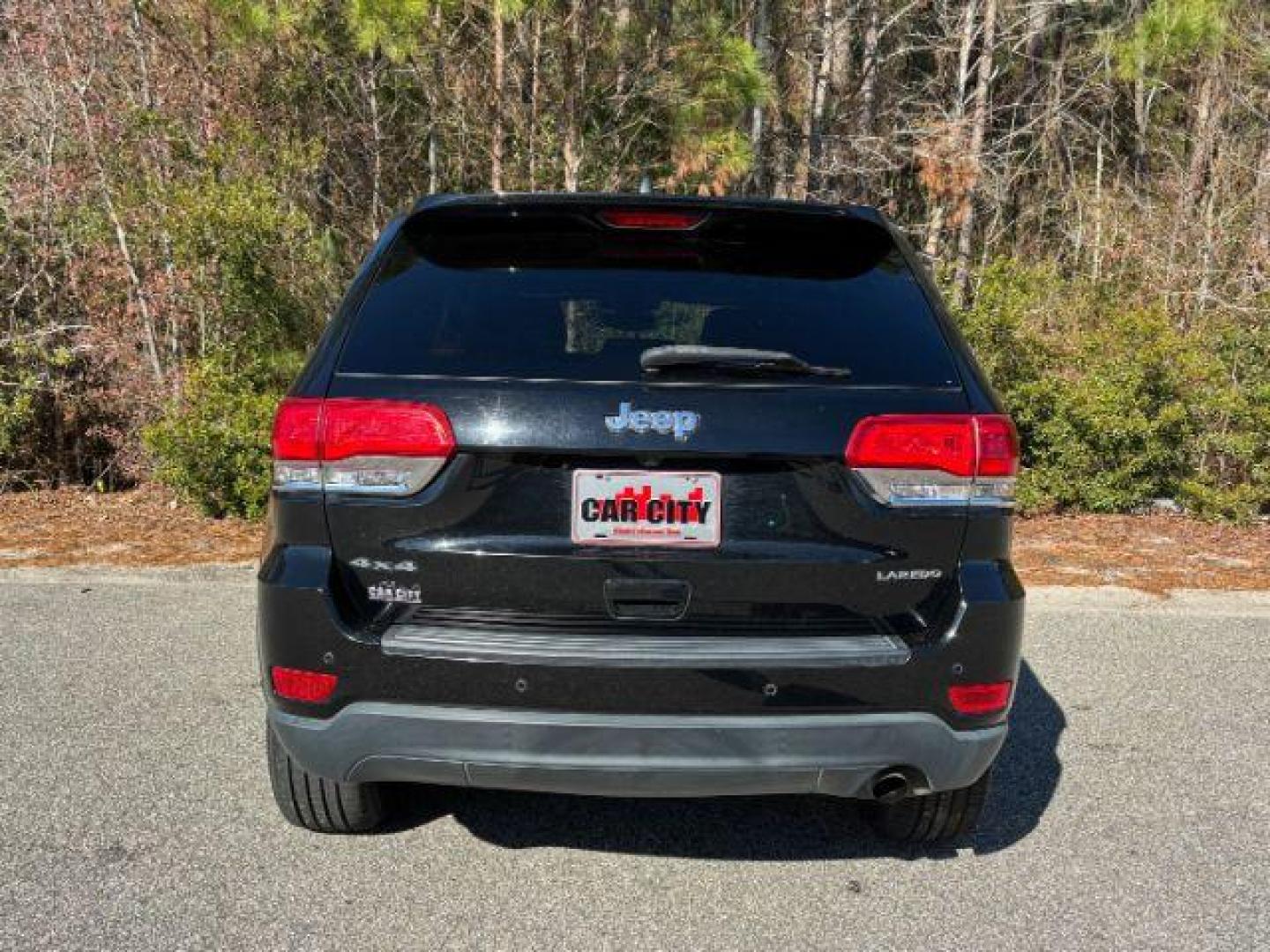 2017 /BLACK LEATHER Jeep Grand Cherokee Laredo 4WD (1C4RJFAG1HC) with an 3.6L V6 DOHC 24V engine, 8-Speed Automatic transmission, located at 2761 East Hwy 501, Conway, SC, 29526, (843) 331-1151, 33.781528, -78.989883 - 2017 Jeep Grand Cherokee Laredo 4WD - Photo#5