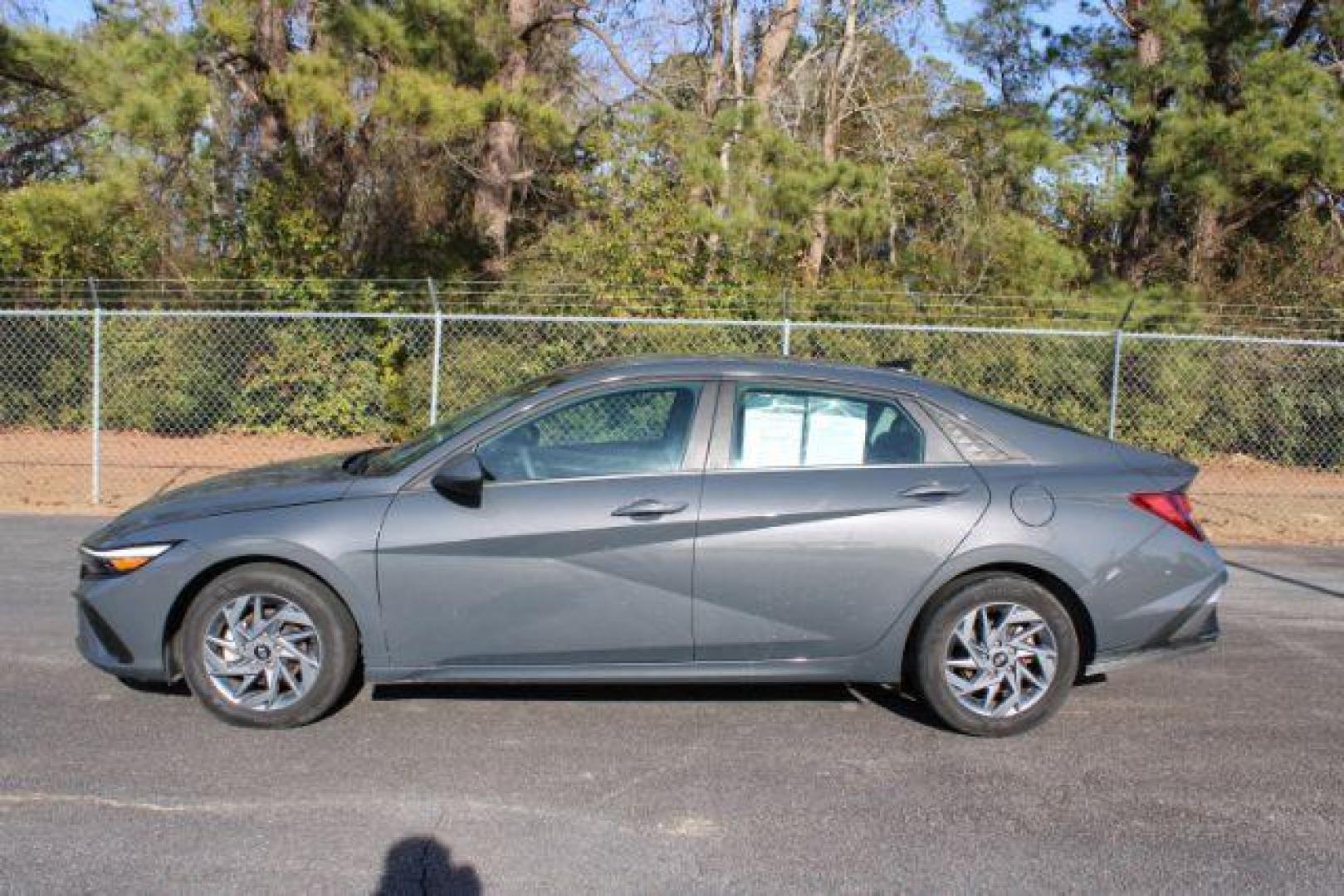 2024 Hyundai Elantra SEL (KMHLM4DGXRU) with an 2.0L L4 DOHC 16V engine, 6-Speed Automatic transmission, located at 3598 James B White Hwy South, Whiteville, NC, 28472, (910) 642-3196, 34.294846, -78.732613 - 2024 Hyundai Elantra SEL - Photo#3