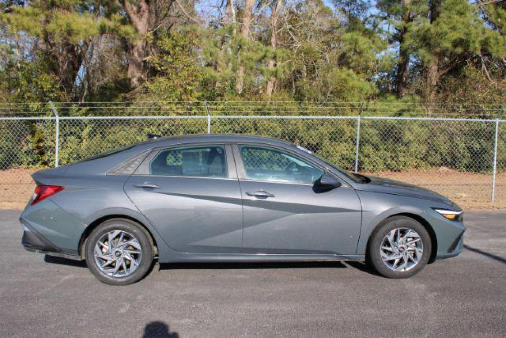 2024 Hyundai Elantra SEL (KMHLM4DGXRU) with an 2.0L L4 DOHC 16V engine, 6-Speed Automatic transmission, located at 3598 James B White Hwy South, Whiteville, NC, 28472, (910) 642-3196, 34.294846, -78.732613 - 2024 Hyundai Elantra SEL - Photo#4