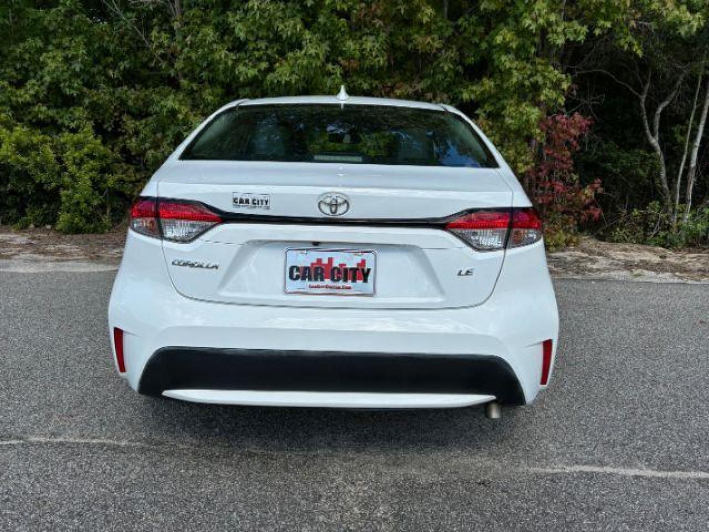 2021 /CHARCOAL CLOTH Toyota Corolla LE (5YFEPMAEXMP) with an 1.8L L4 DOHC 16V engine, Continuously Variable Transmission transmission, located at 2761 East Hwy 501, Conway, SC, 29526, (843) 331-1151, 33.781528, -78.989883 - 2021 Toyota Corolla LE - Photo#4