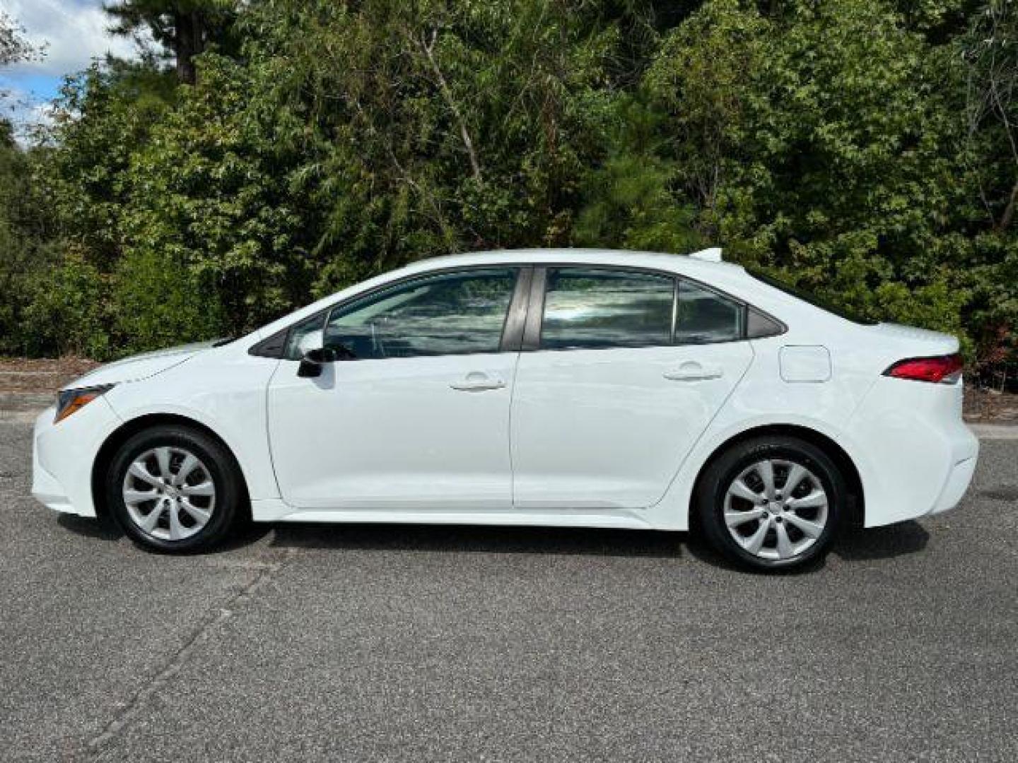 2021 /CHARCOAL CLOTH Toyota Corolla LE (5YFEPMAEXMP) with an 1.8L L4 DOHC 16V engine, Continuously Variable Transmission transmission, located at 2761 East Hwy 501, Conway, SC, 29526, (843) 331-1151, 33.781528, -78.989883 - 2021 Toyota Corolla LE - Photo#1