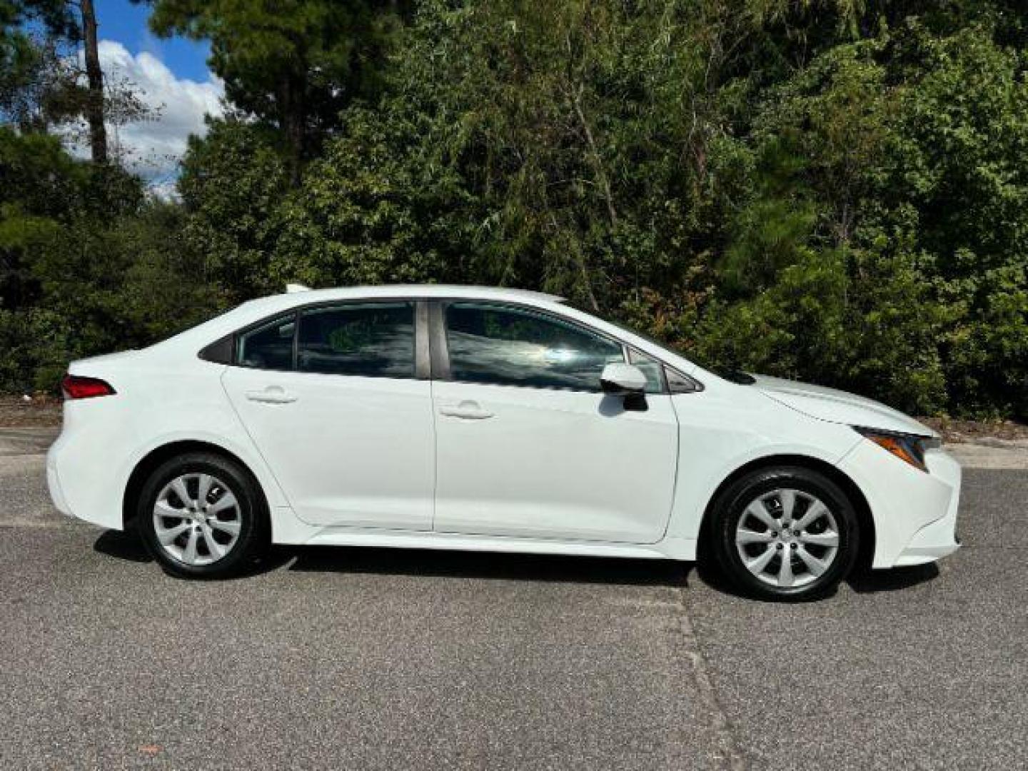 2021 /CHARCOAL CLOTH Toyota Corolla LE (5YFEPMAEXMP) with an 1.8L L4 DOHC 16V engine, Continuously Variable Transmission transmission, located at 2761 East Hwy 501, Conway, SC, 29526, (843) 331-1151, 33.781528, -78.989883 - 2021 Toyota Corolla LE - Photo#2