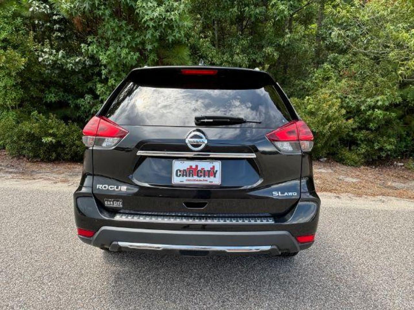 2018 /Charcoal, leather Nissan Rogue SL AWD (JN8AT2MV5JW) with an 2.5L L4 DOHC 16V engine, Continuously Variable Transmission transmission, located at 2761 East Hwy 501, Conway, SC, 29526, (843) 331-1151, 33.781528, -78.989883 - 2018 Nissan Rogue SL AWD - Photo#4