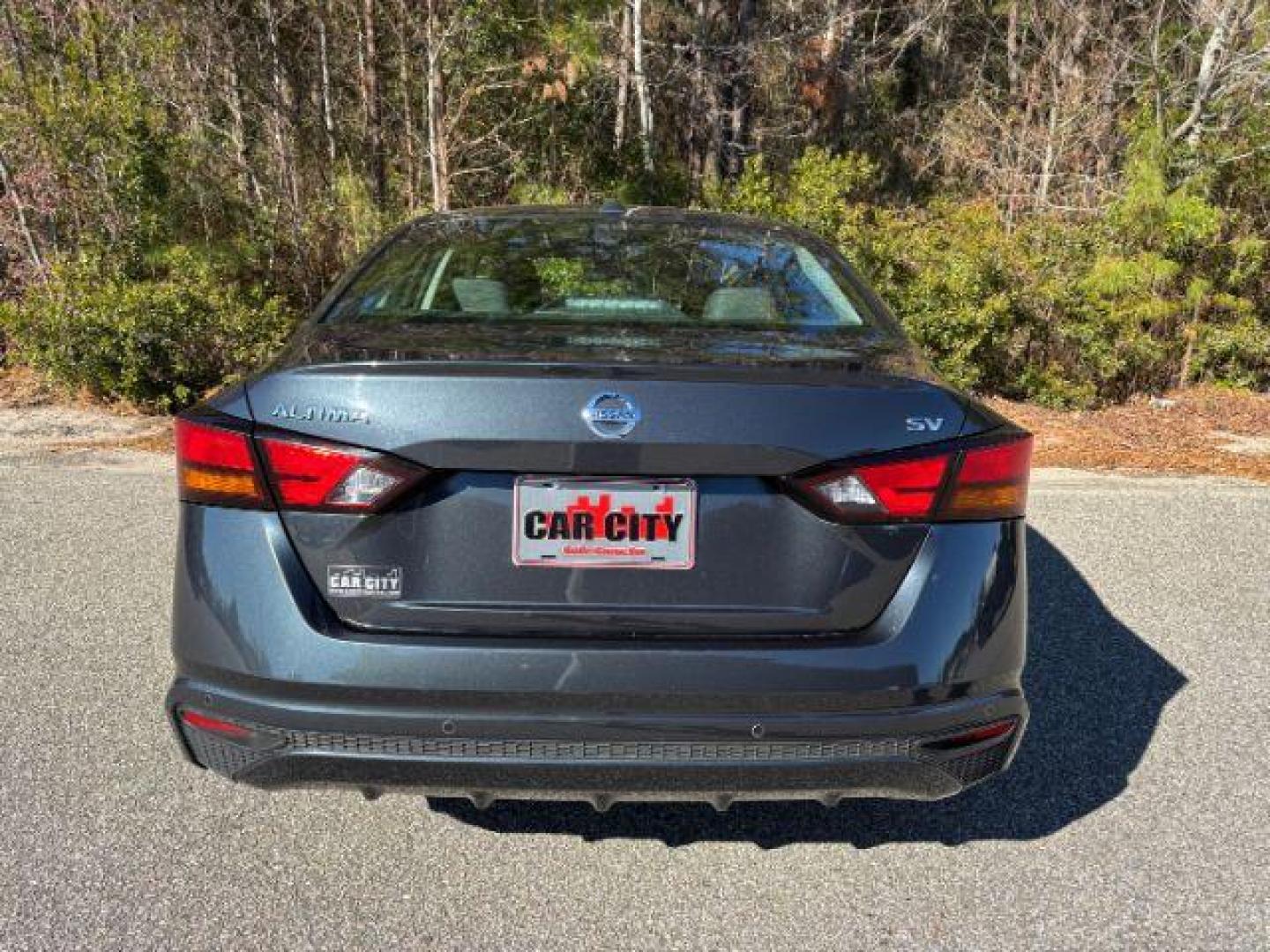 2022 /Charcoal Nissan Altima 2.5 SV (1N4BL4DV6NN) with an 2.5L L4 DOHC 16V engine, Continuously Variable Transmission transmission, located at 2761 East Hwy 501, Conway, SC, 29526, (843) 331-1151, 33.781528, -78.989883 - 2022 Nissan Altima 2.5 SV - Photo#4