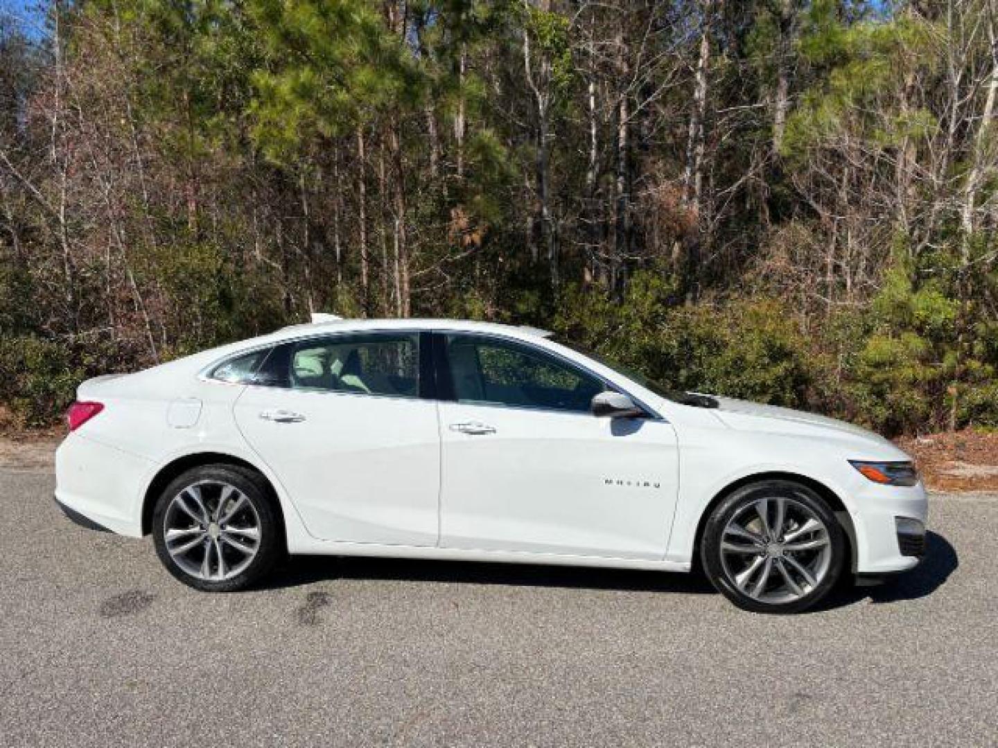 2022 /Dark Atmosphere/Light Wheat Chevrolet Malibu Premier (1G1ZE5SX1NF) with an 2.0L L4 DOHC 16V engine, 6-Speed Automatic transmission, located at 2761 East Hwy 501, Conway, SC, 29526, (843) 331-1151, 33.781528, -78.989883 - 2022 Chevrolet Malibu Premier - Photo#2