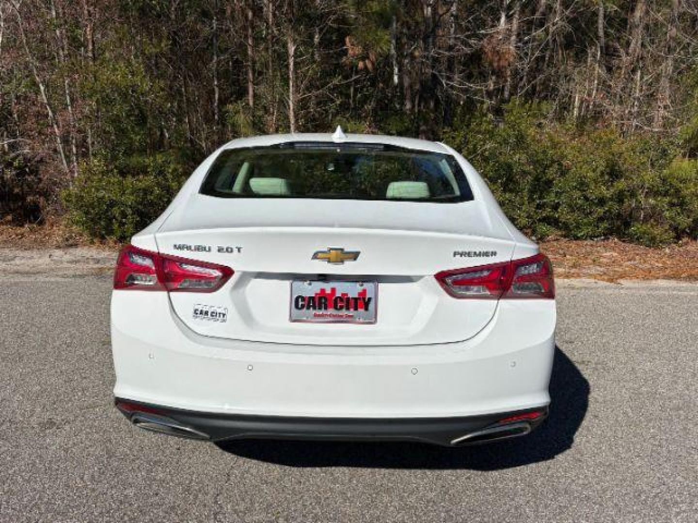 2022 /Dark Atmosphere/Light Wheat Chevrolet Malibu Premier (1G1ZE5SX1NF) with an 2.0L L4 DOHC 16V engine, 6-Speed Automatic transmission, located at 2761 East Hwy 501, Conway, SC, 29526, (843) 331-1151, 33.781528, -78.989883 - 2022 Chevrolet Malibu Premier - Photo#4