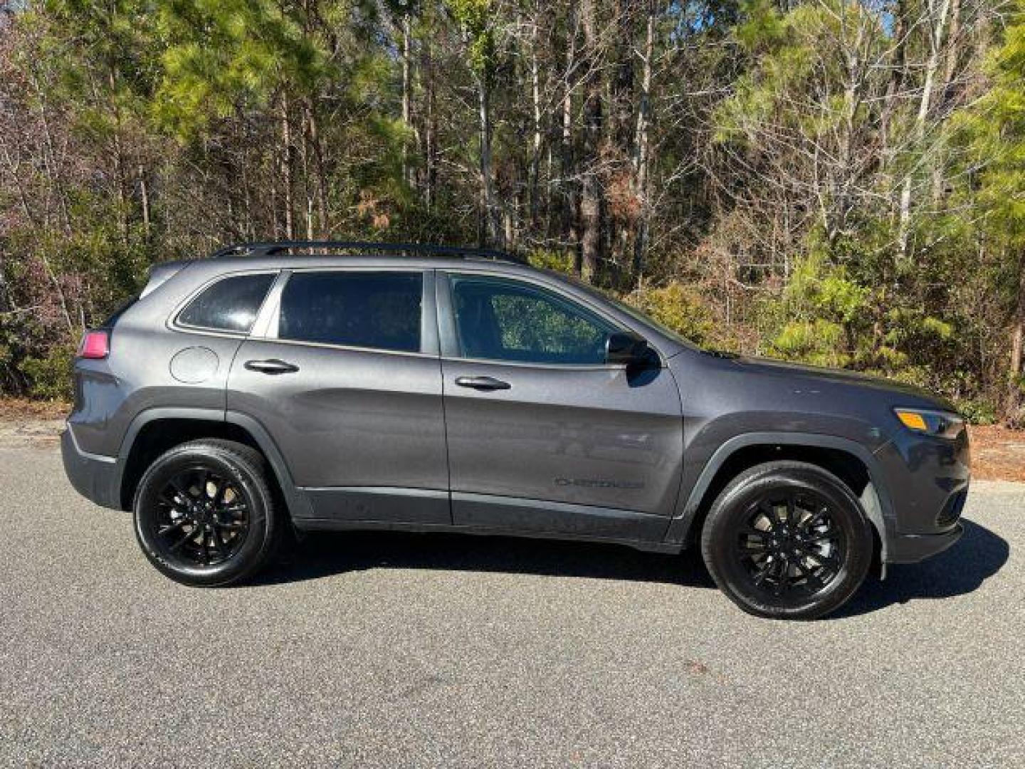 2023 /Black Jeep Cherokee Latitude Lux 4WD (1C4PJMMB9PD) with an 2.4L L4 DOHC 16V engine, 9-Speed Automatic transmission, located at 2761 East Hwy 501, Conway, SC, 29526, (843) 331-1151, 33.781528, -78.989883 - 2023 Jeep Cherokee Latitude Lux 4WD - Photo#2