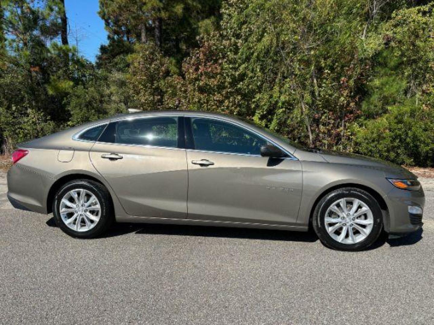 2020 /CHARCOAL CLOTH Chevrolet Malibu LT (1G1ZD5ST6LF) with an 1.5L L4 DOHC 16V engine, 6-Speed Automatic transmission, located at 2761 East Hwy 501, Conway, SC, 29526, (843) 331-1151, 33.781528, -78.989883 - 2020 Chevrolet Malibu LT - Photo#2