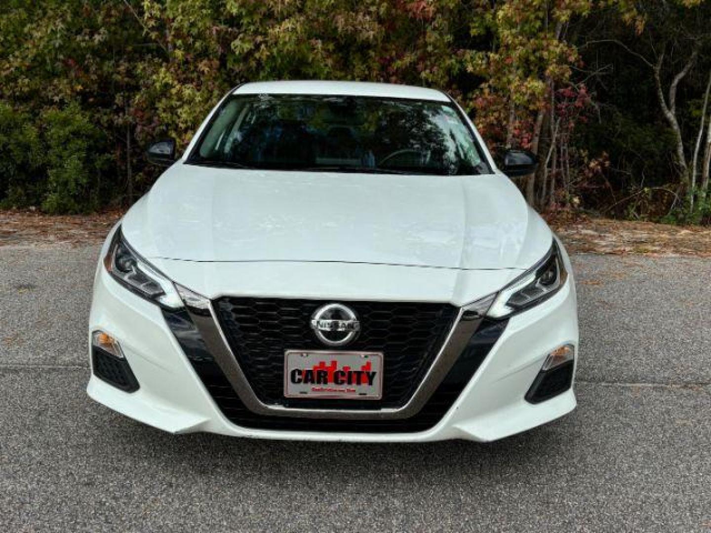 2022 /CHARCOAL CLOTH Nissan Altima 2.5 SR (1N4BL4CV6NN) with an 2.5L L4 DOHC 16V engine, Continuously Variable Transmission transmission, located at 2761 East Hwy 501, Conway, SC, 29526, (843) 331-1151, 33.781528, -78.989883 - 2022 Nissan Altima 2.5 SR - Photo#3