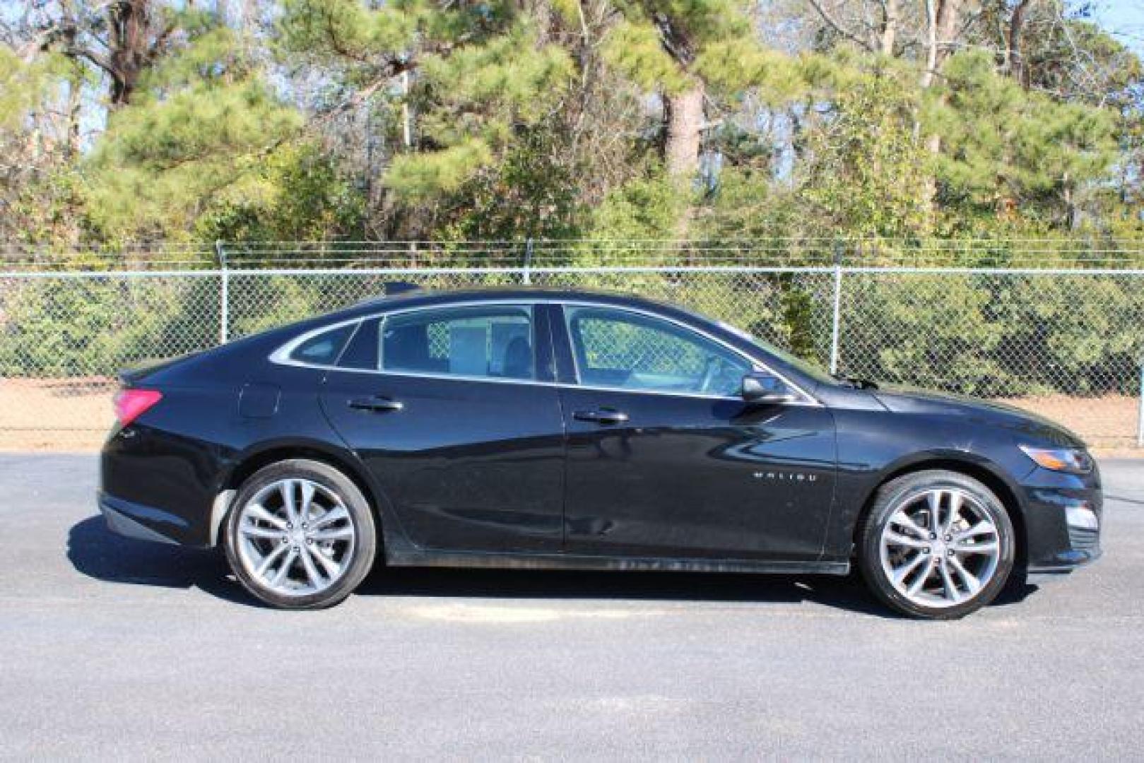 2022 Chevrolet Malibu LT (1G1ZD5ST6NF) with an 1.5L L4 DOHC 16V engine, 6-Speed Automatic transmission, located at 3598 James B White Hwy South, Whiteville, NC, 28472, (910) 642-3196, 34.294846, -78.732613 - 2022 Chevrolet Malibu LT - Photo#4