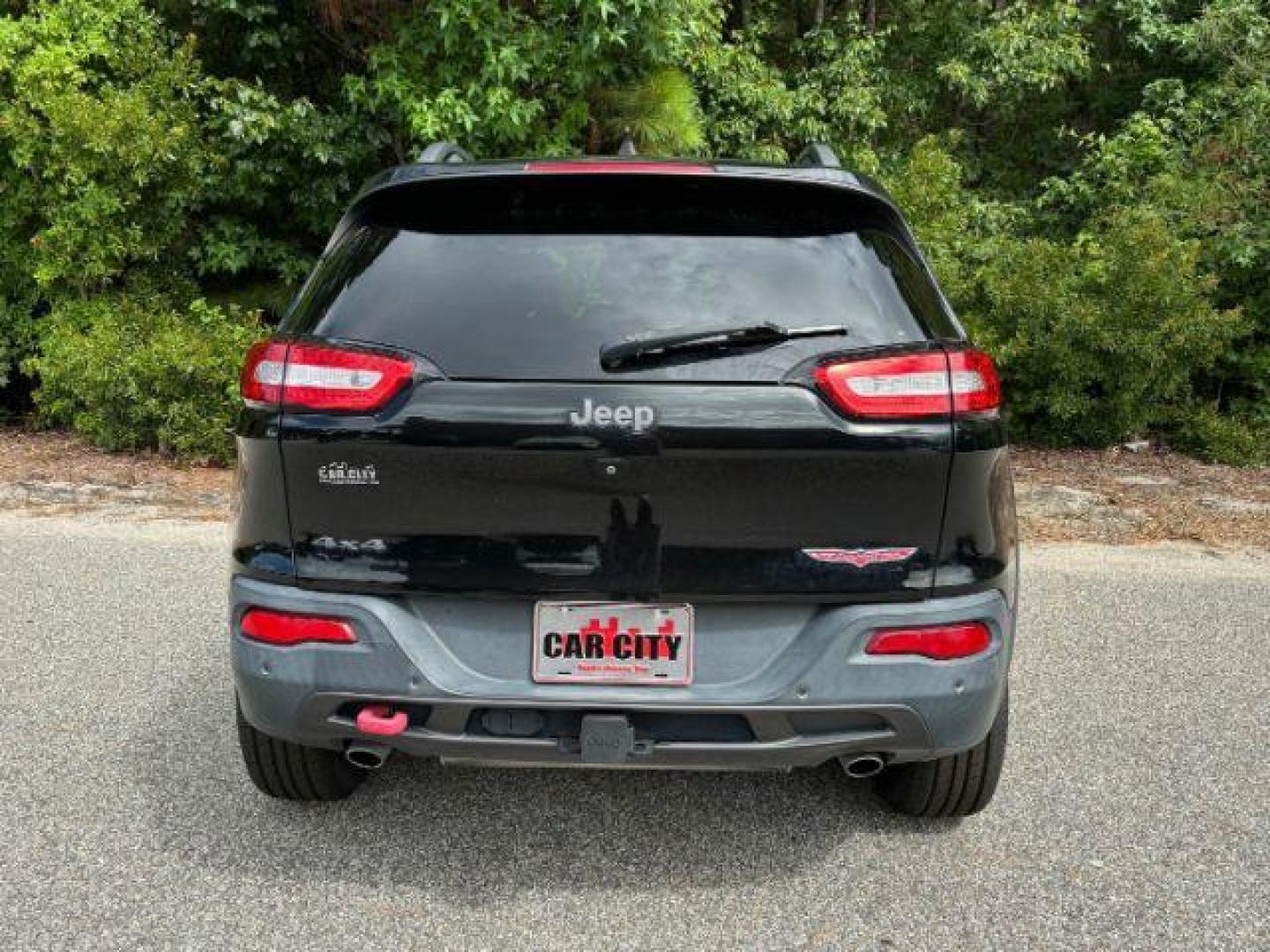 2017 /Black, leather/cloth Jeep Cherokee Trailhawk 4WD (1C4PJMBS4HW) with an 3.2L V6 DOHC 24V engine, 9-Speed Automatic transmission, located at 2761 East Hwy 501, Conway, SC, 29526, (843) 331-1151, 33.781528, -78.989883 - 2017 Jeep Cherokee Trailhawk 4WD - Photo#4