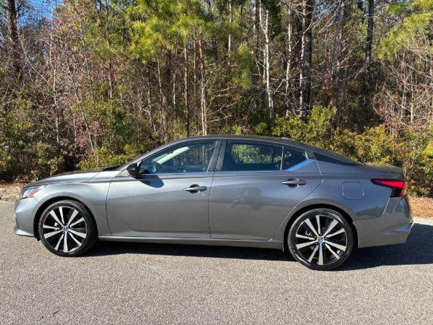 2022 /CHARCOAL CLOTH Nissan Altima SR (1N4BL4CV2NN) with an Other engine, located at 2761 East Hwy 501, Conway, SC, 29526, (843) 331-1151, 33.781528, -78.989883 - 2022 Nissan Altima SR - Photo#1