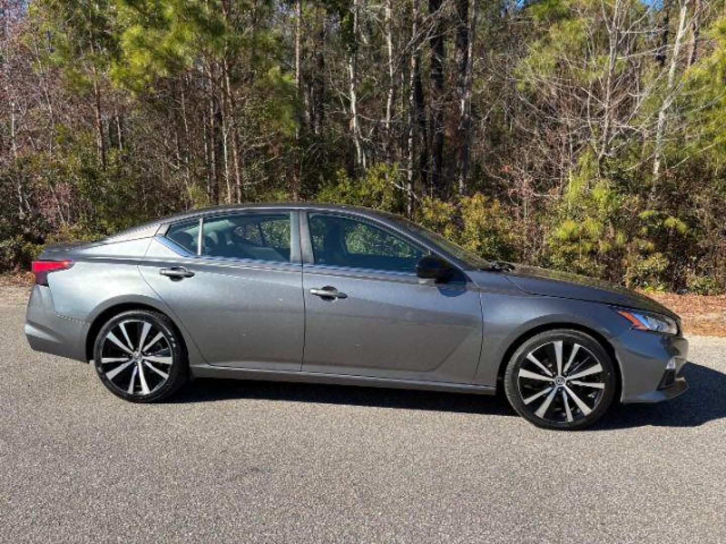 2022 /CHARCOAL CLOTH Nissan Altima SR (1N4BL4CV2NN) with an Other engine, located at 2761 East Hwy 501, Conway, SC, 29526, (843) 331-1151, 33.781528, -78.989883 - 2022 Nissan Altima SR - Photo#2