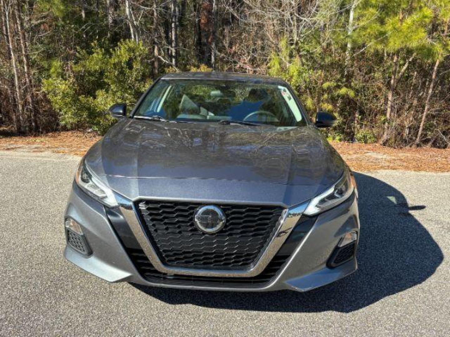 2022 /CHARCOAL CLOTH Nissan Altima SR (1N4BL4CV2NN) with an Other engine, located at 2761 East Hwy 501, Conway, SC, 29526, (843) 331-1151, 33.781528, -78.989883 - 2022 Nissan Altima SR - Photo#3